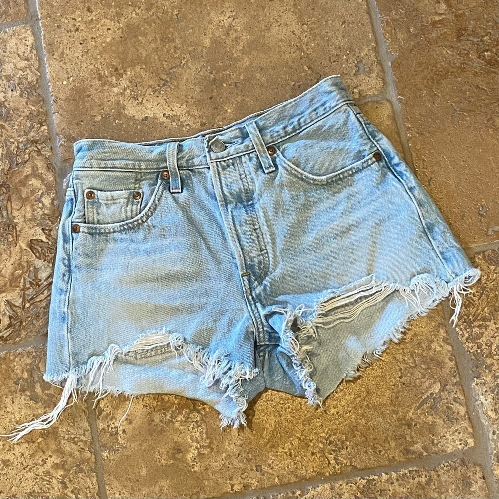 LEVI’S 501 Blue Ripped Raw Frayed Hem Denim Shorts Size 25